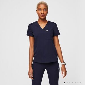 Catarina One-Pocket Scrub Top